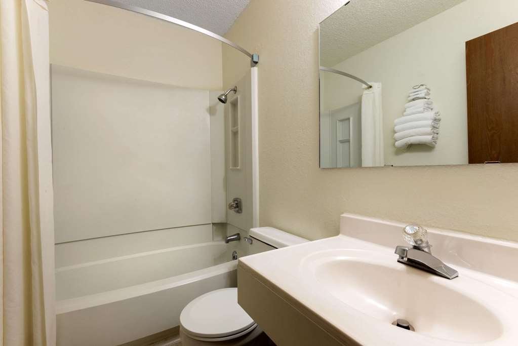 Super 8 by Wyndham Raton - photo 10