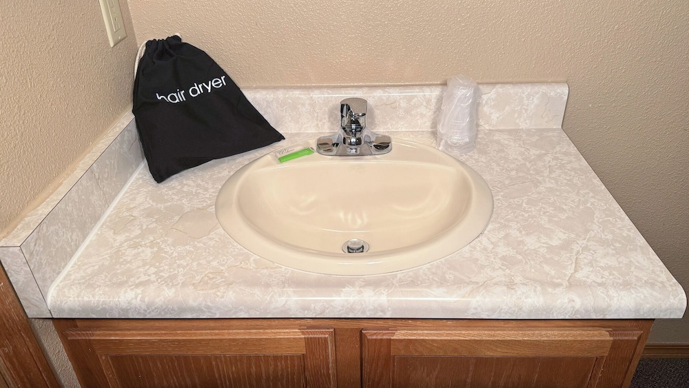 Young's Motel - photo 34