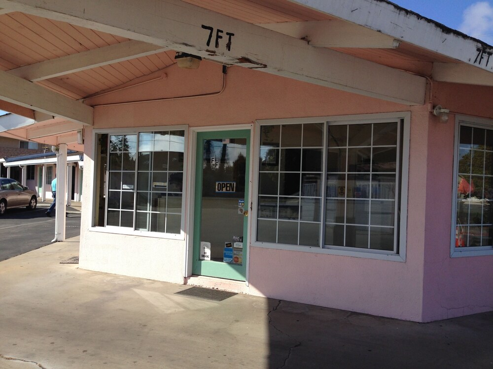National 9 Motel - photo 19
