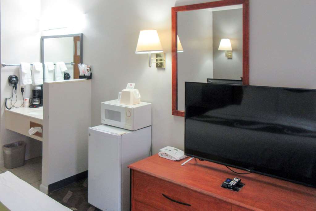 Rodeway Inn Salina - photo 11