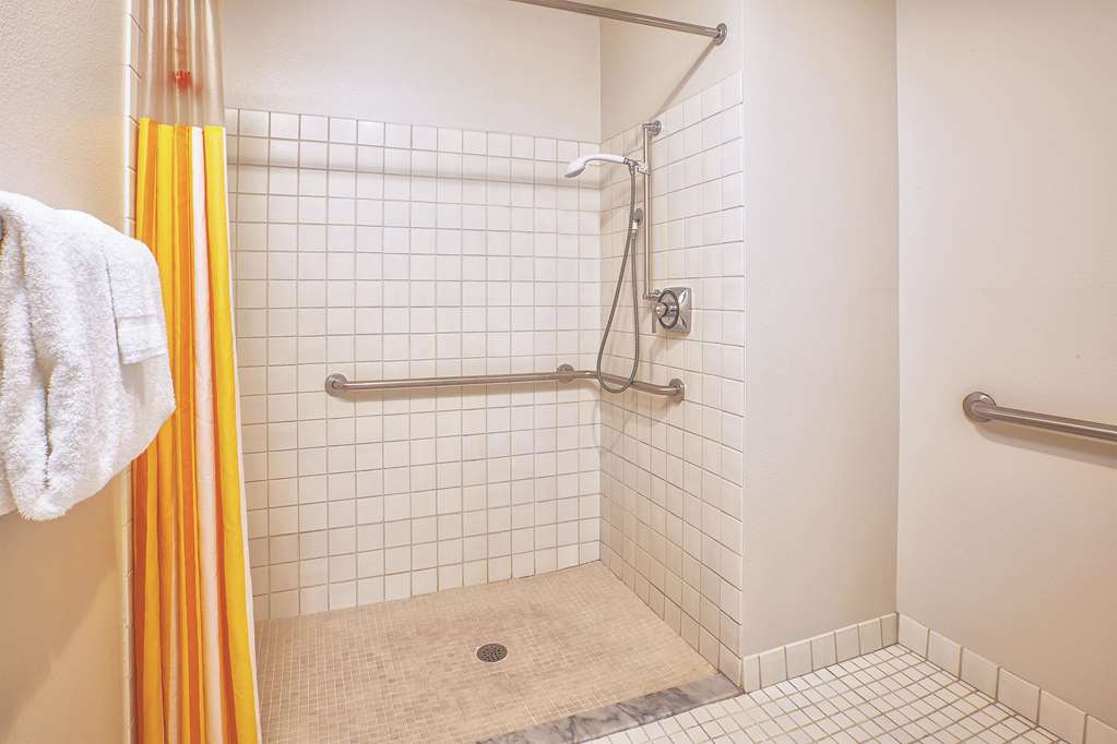 La Quinta Inn by Wyndham Toledo Perrysburg - photo 16