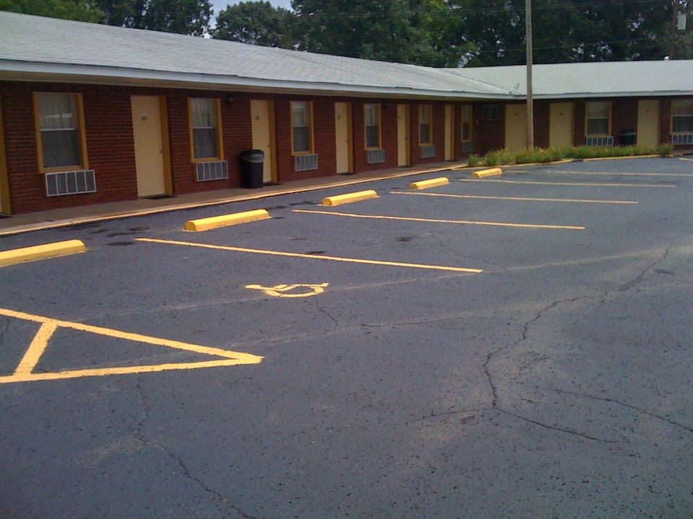 Antlers Budget Inn - photo 34