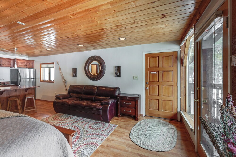 Cozy Streamside Studio 2 Mi to Taos Ski Resort - photo 2