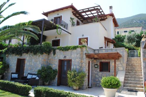 Villa Thea — 4-Star Luxury Hotel in None, Greece