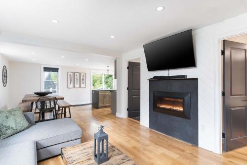 All New Retreat Walk to Village Fire Pit WiFi in Conway, United States