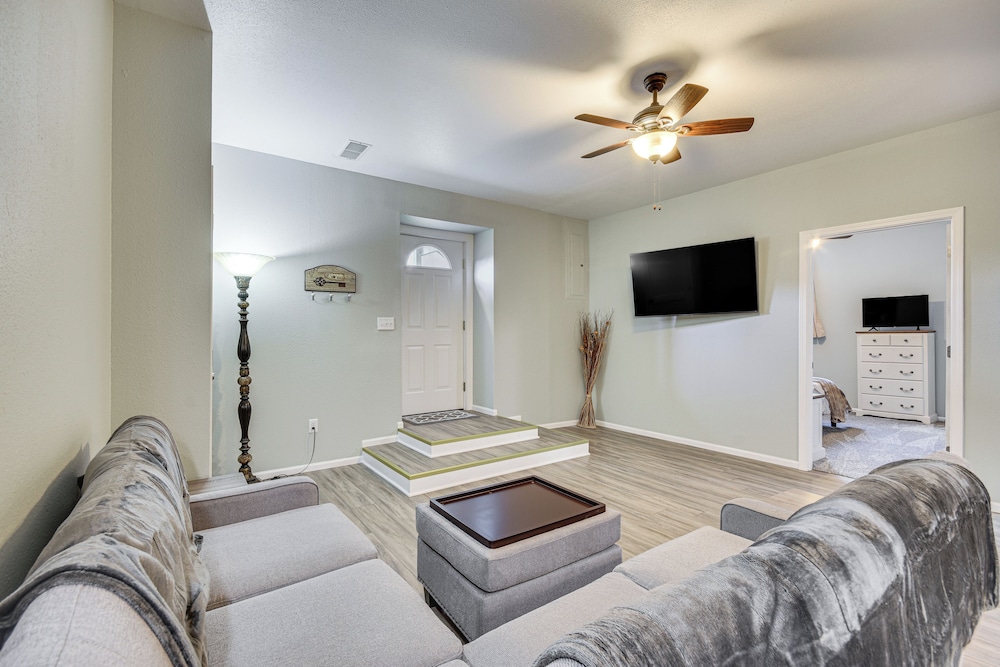 Pet friendly Downtown Fulton Apt w Smart TV — 4-Star Luxury Hotel in Fulton, United States