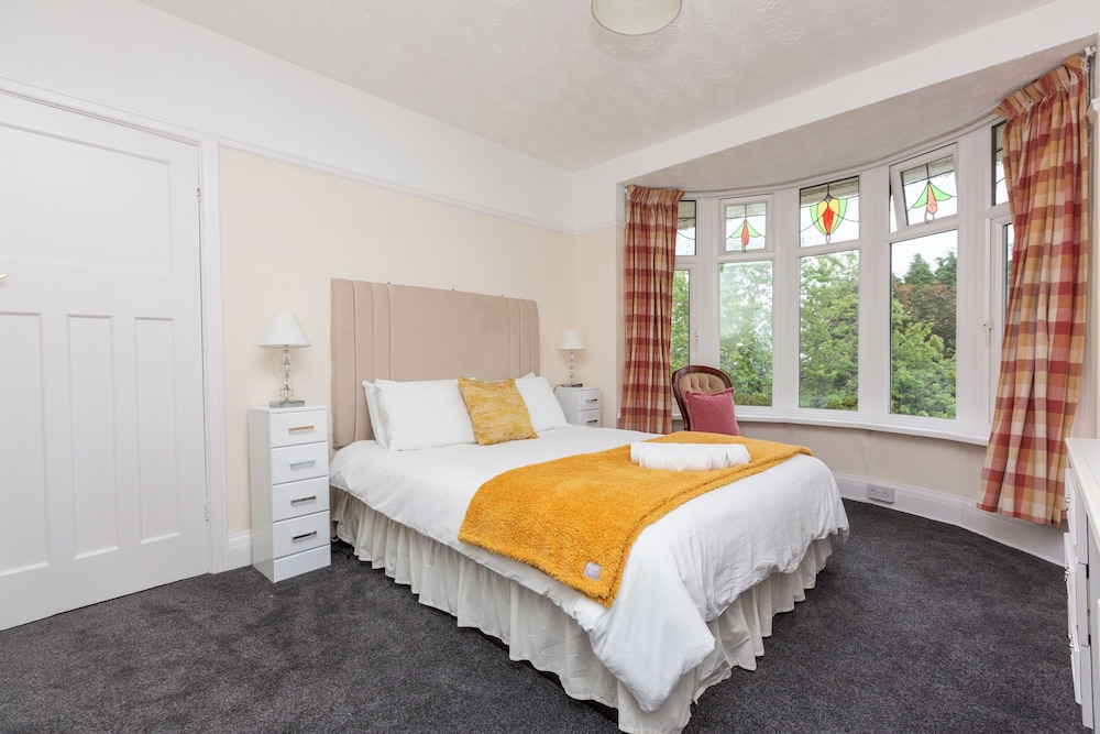 Superior three bedroom house with sea view — 4-Star Luxury Hotel in Swansea, United Kingdom