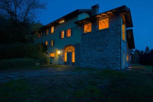 Cascina Canée — 4-Star Luxury Hotel in Angera, Italy