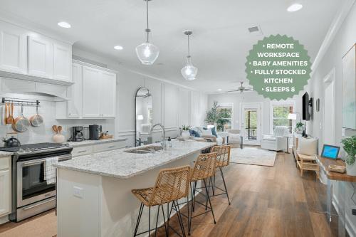 Quiet 3BR with Workspace 10 Min to AU & RTJ Family Friendly Sleeps 8 in Auburn, United States