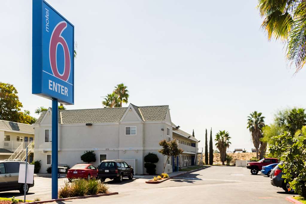 Motel 6 Bakersfield CA East - featured photo