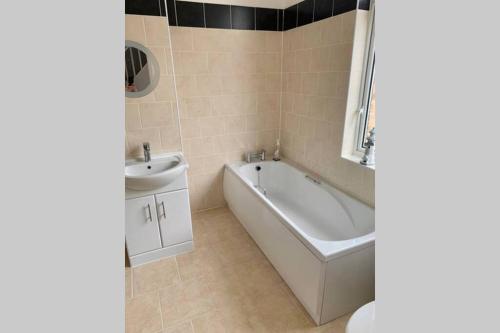 Durham House Fantastic Location And Great Price in Scarborough