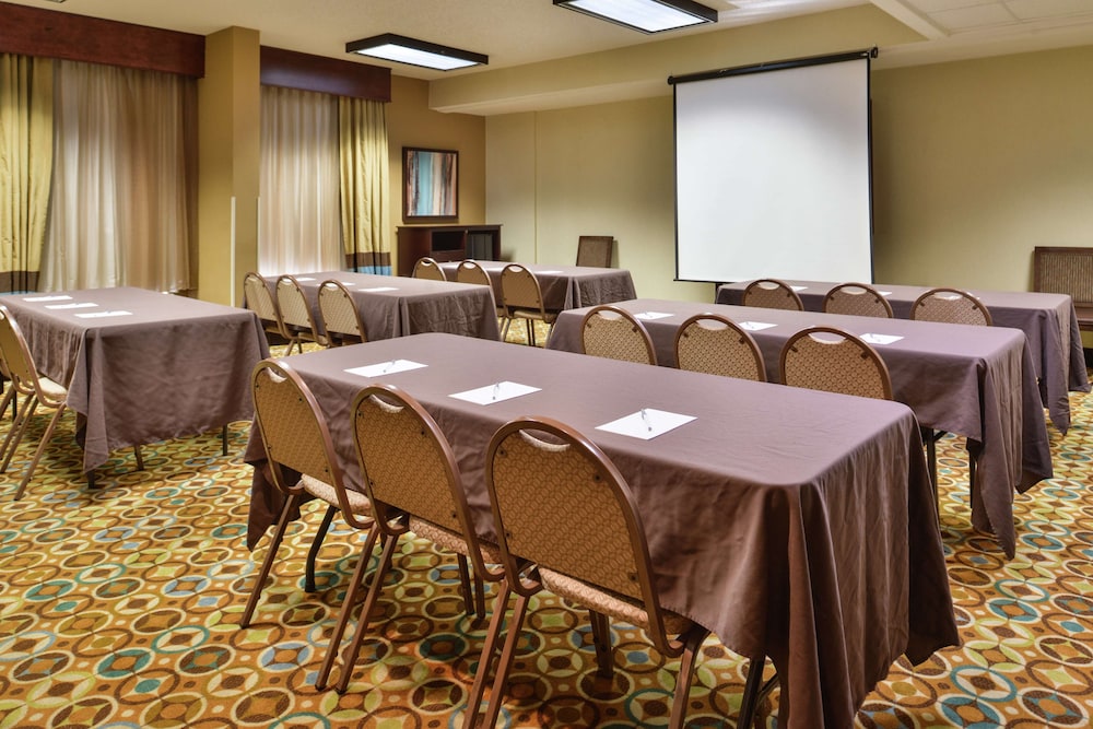 Hampton Inn Staunton - photo 38
