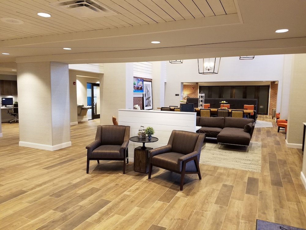 Hampton Inn & Suites Pittsburg Kansas Crossing - photo 7