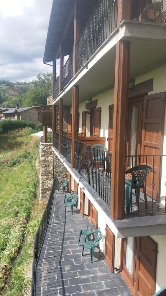 Hotel Cal Martri - carbon neutral hotel in Ger