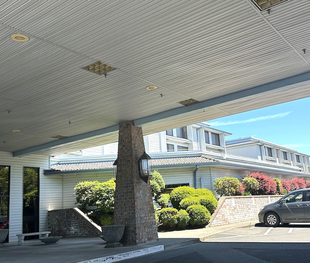 Sojourn Suites Portland Airport - photo 27