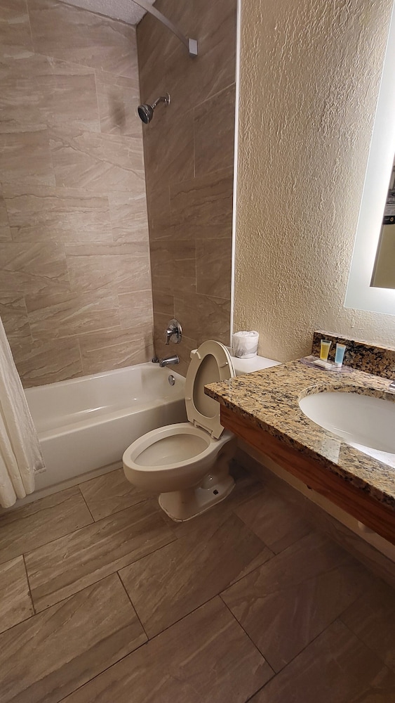 Super 8 by Wyndham Canton Livonia Area - photo 18