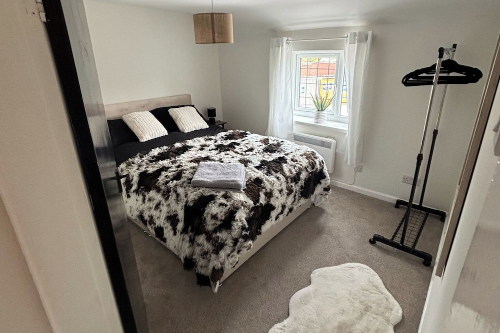 Cottage Sleeps 4 Pet Ok Patio Parking 22269319 — Middlewich