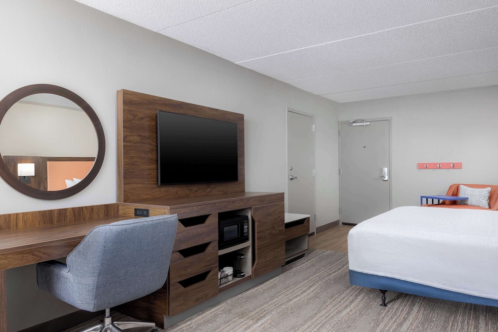 Hampton Inn Louisville Airport - photo 7