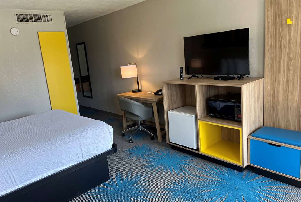 Days Inn by Wyndham Hays - photo 22