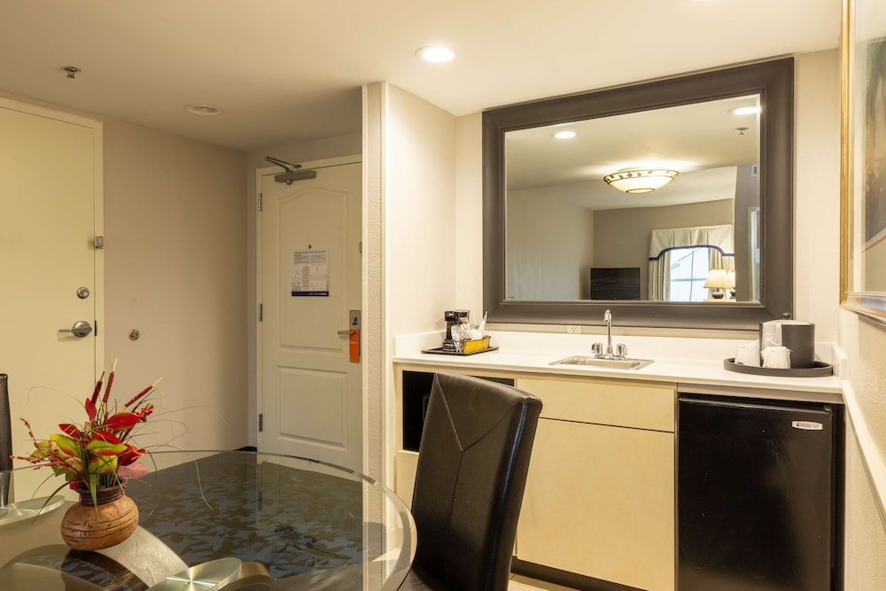 Hampton Inn & Suites Jacksonville Deerwood Park - photo 38