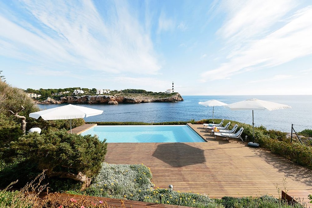Sea Front Luxurious Villa — 4-Star Luxury Hotel in Felanitx, Spain