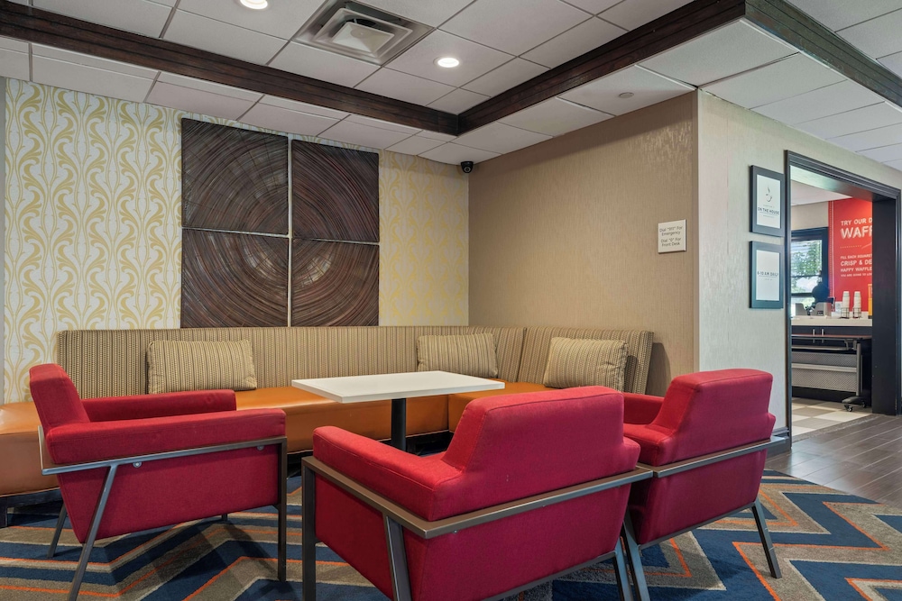 Hampton Inn Ridgefield Park - photo 2