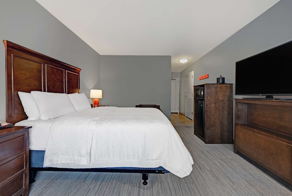 Hampton Inn Farmington - photo 17
