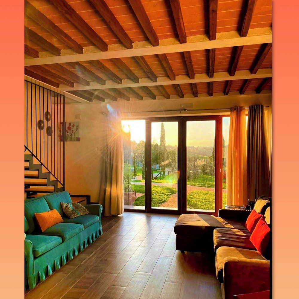 Agriturismo la Corte Del Sole — 4-Star Luxury Hotel in Siena, Italy