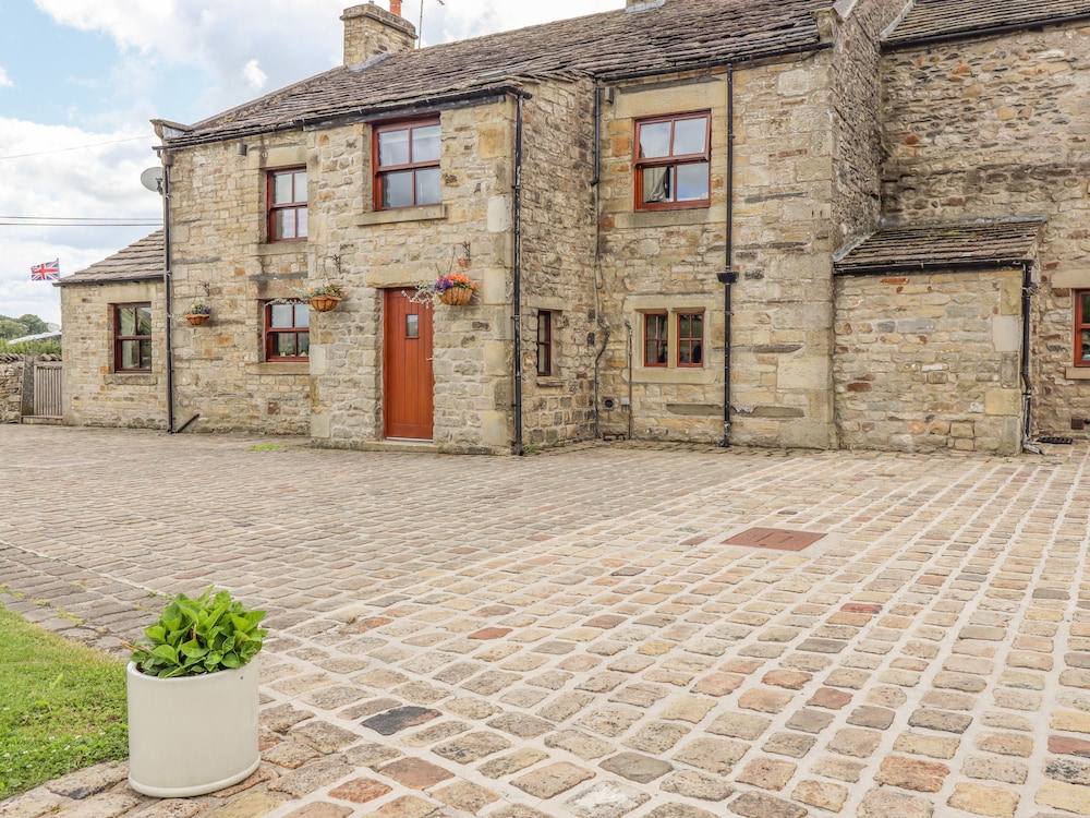 Orcaber Farmhouse — 4-Star Luxury Hotel in Lancaster, United Kingdom
