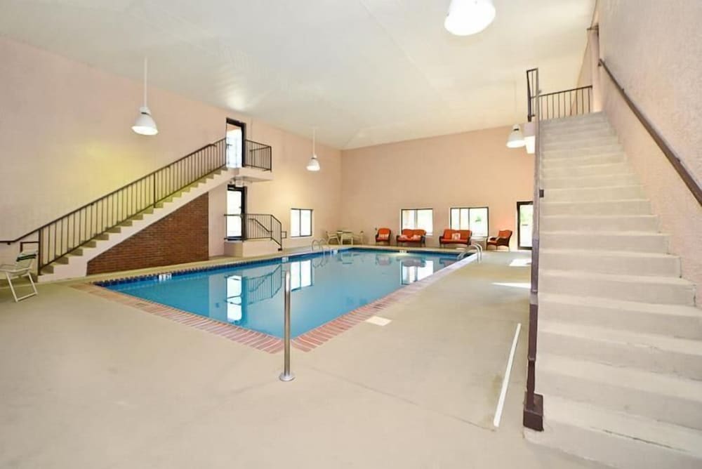 Manchester Heritage Inn And Suites - photo 20