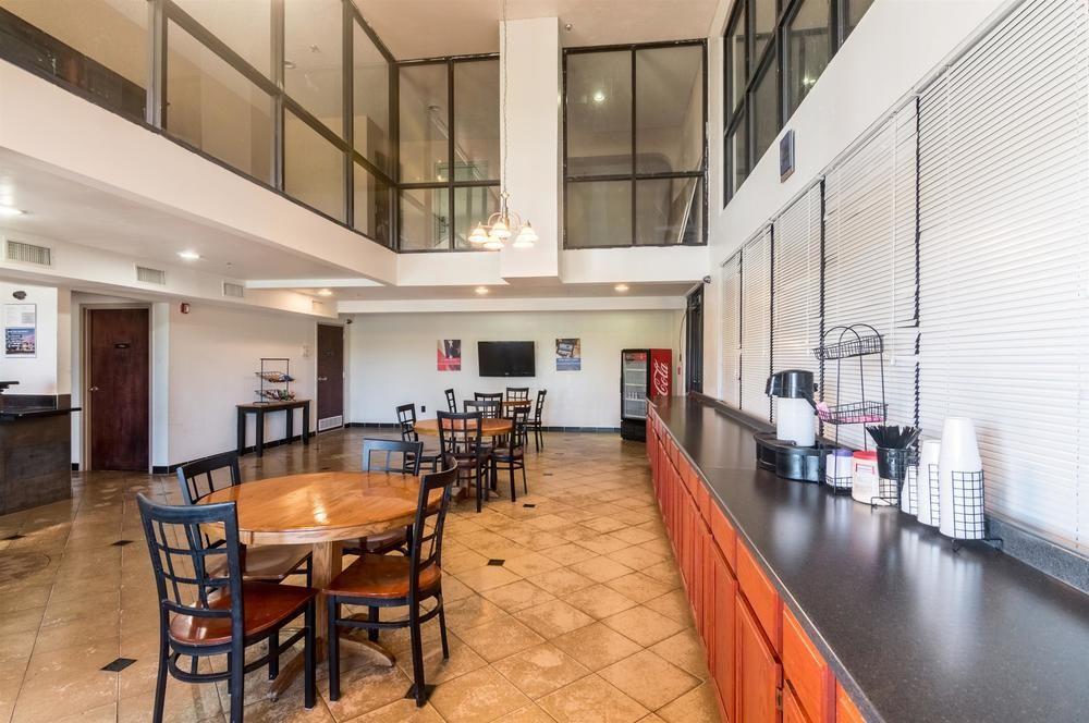 Premier Inn & Suites - photo 14
