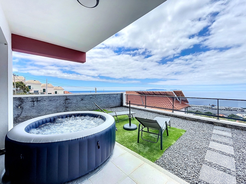 Blue Outlook View by Atlantic Holiday — 4-Star Luxury Hotel in Agua De Pena, Portugal