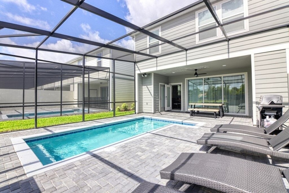 Daniel's Townhome Getaway At Windsor Island Resort 5 Bedroom Townhouse by Redawning Davenport - photo 17