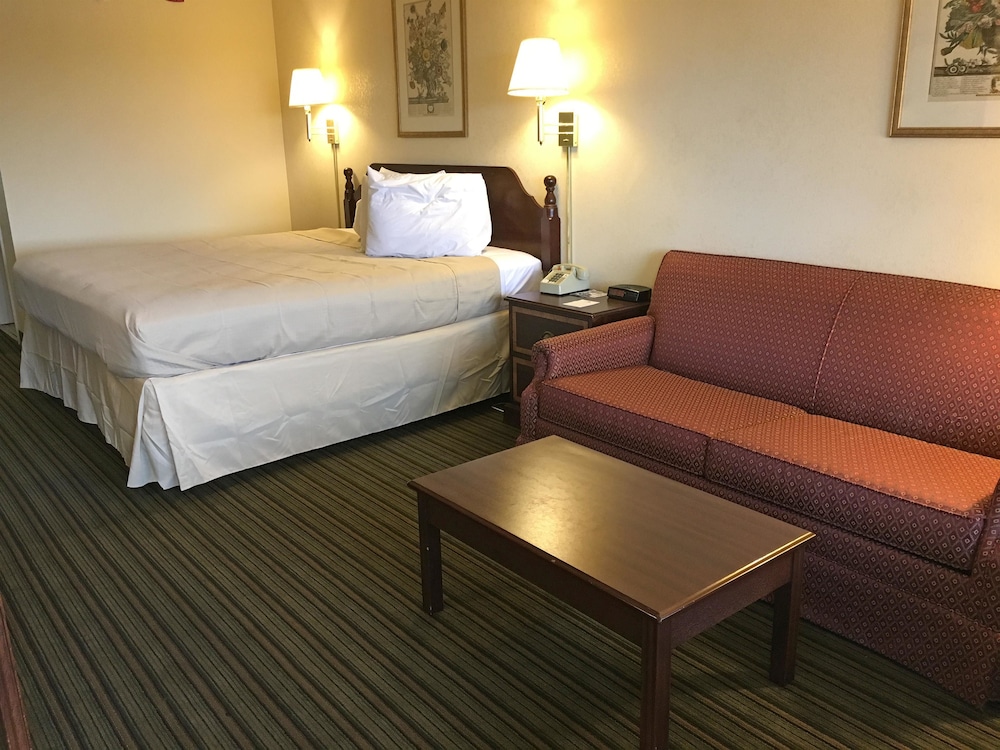 Americas Inn - photo 10