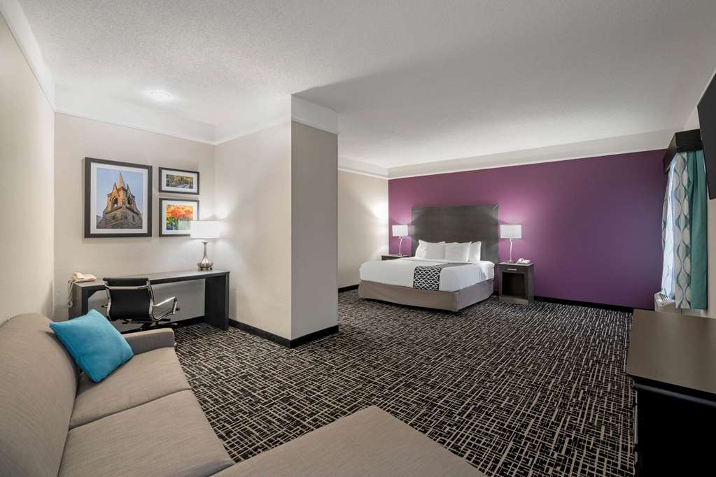 La Quinta Inn & Suites by Wyndham Latham Albany Airport - photo 9