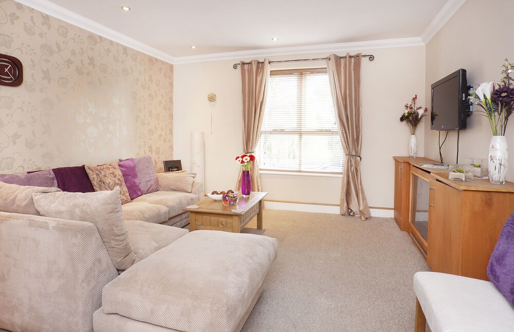 Riverbank View — 4-Star Luxury Hotel in York, United Kingdom