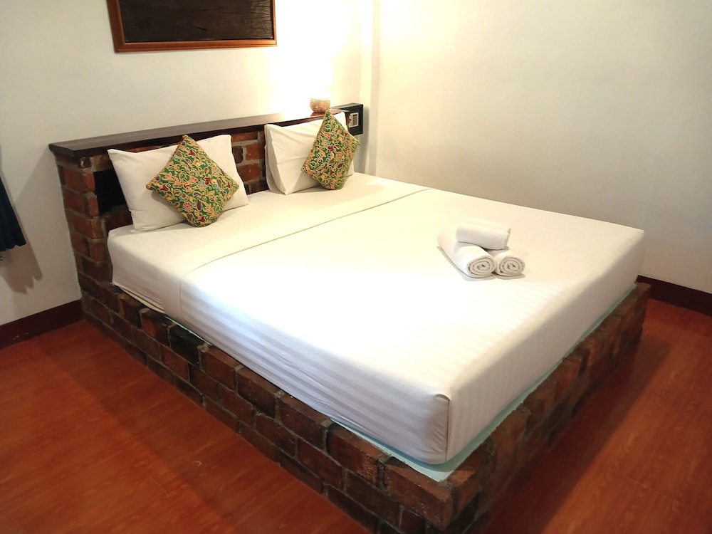 Baan Long Beach — Ko Lanta — photo 5