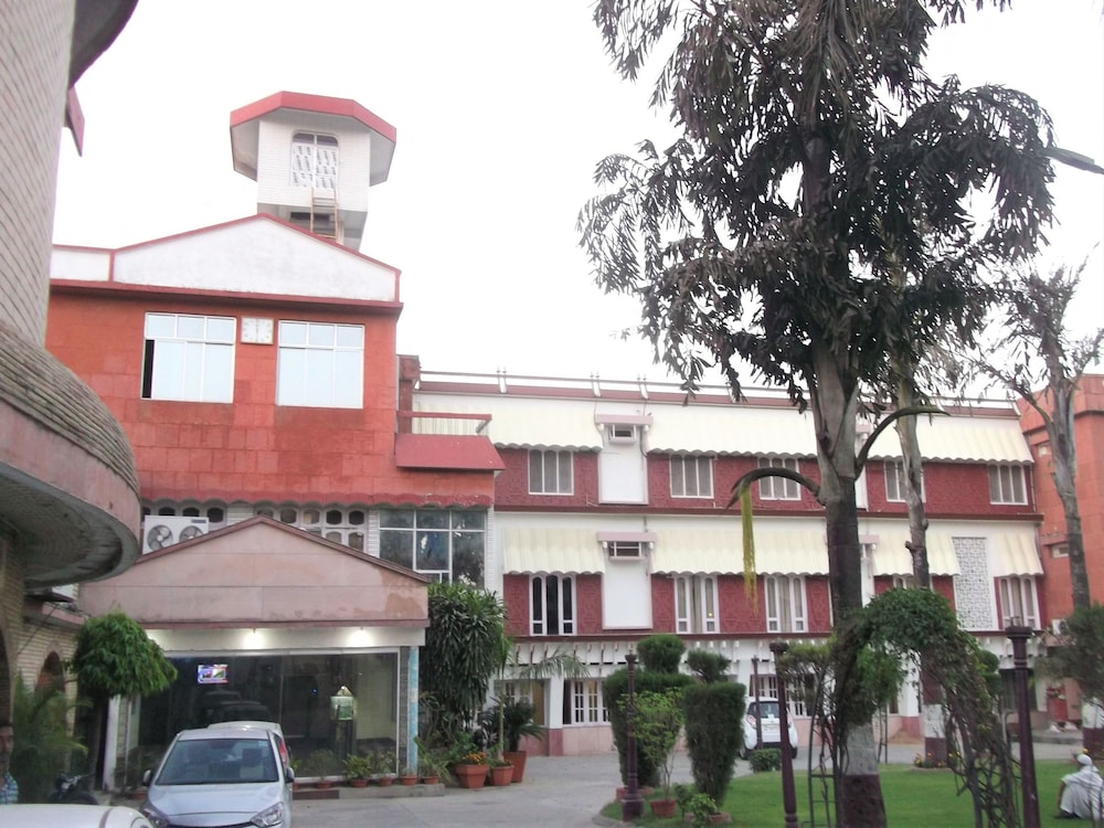 OYO 8955 Hotel Bobina