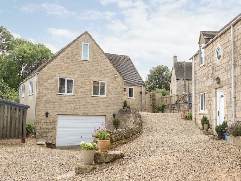 Farm View Lodge — 4-Star Luxury Hotel in Stroud, United Kingdom