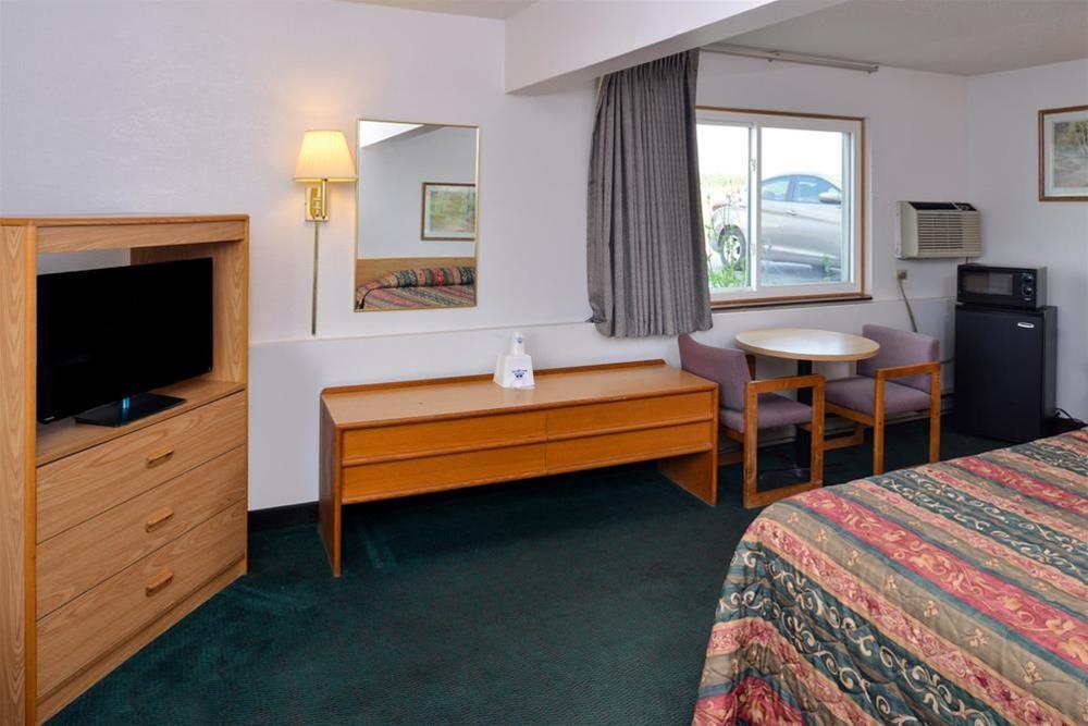 Americas Best Value Inn Walcott Davenport - photo 10