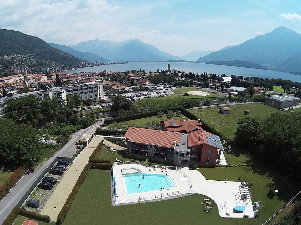Residence Villa Paradiso — 4-Star Luxury Hotel in Gravedona-San Gregorio, Italy