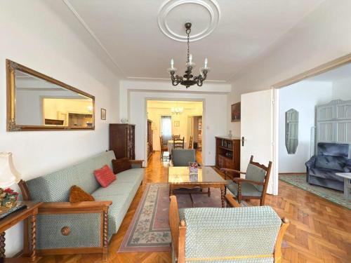 Elegant Apartment — 4-Star Luxury Hotel in Budapest, Hungary