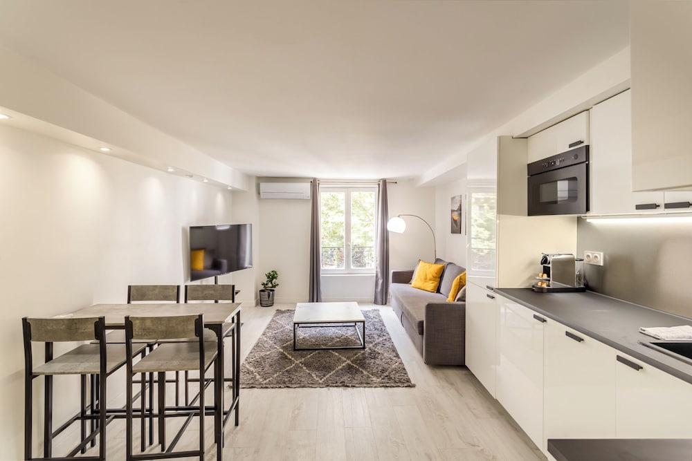 Design 1 Bdr with AC - last minute hotel in Paris
