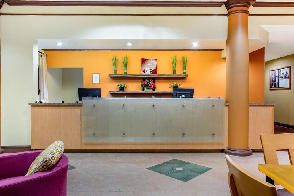 La Quinta Inn & Suites by Wyndham Raleigh Crabtree - photo 6