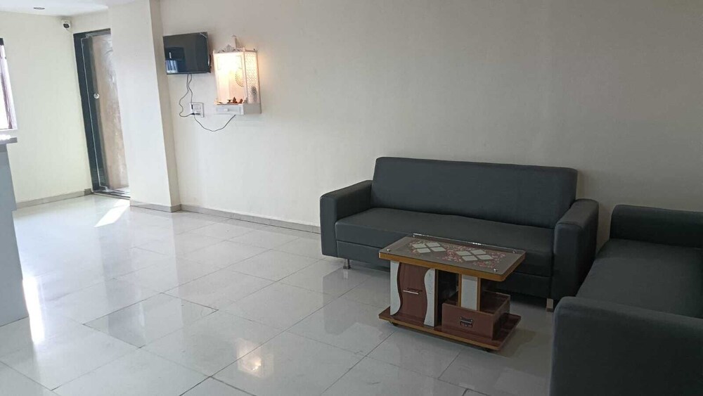 Hotel Empire in Vapi, India