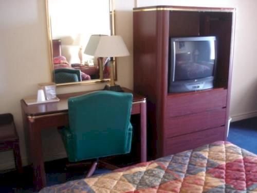Red Carpet Inn & Suites Albany