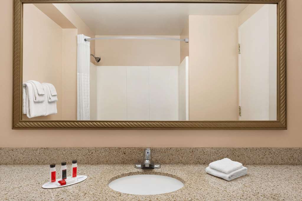 Days Inn By Wyndham Middletown Newport Area - photo 35