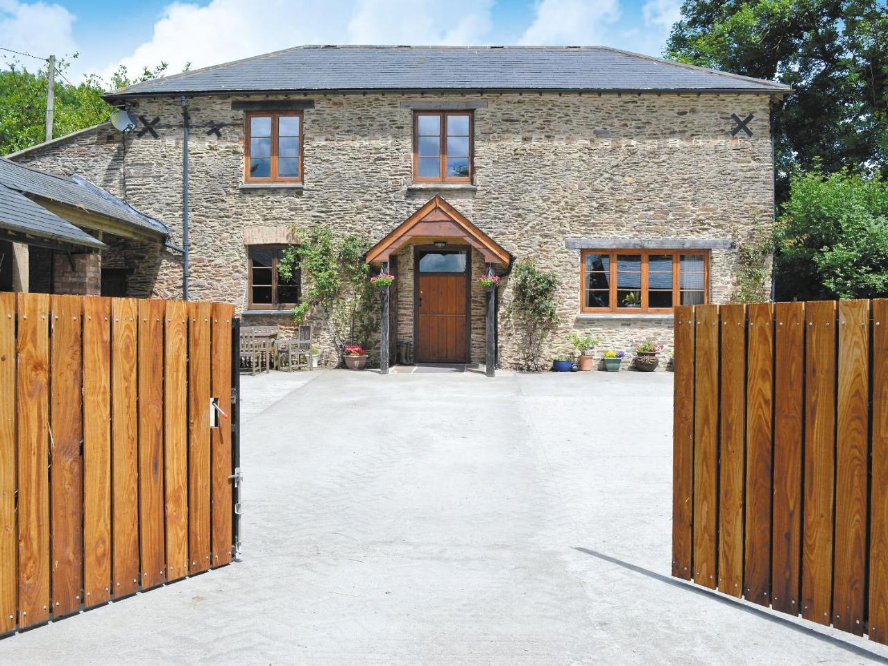 The Coach House Exg — 4-Star Luxury Hotel in Upton, United Kingdom