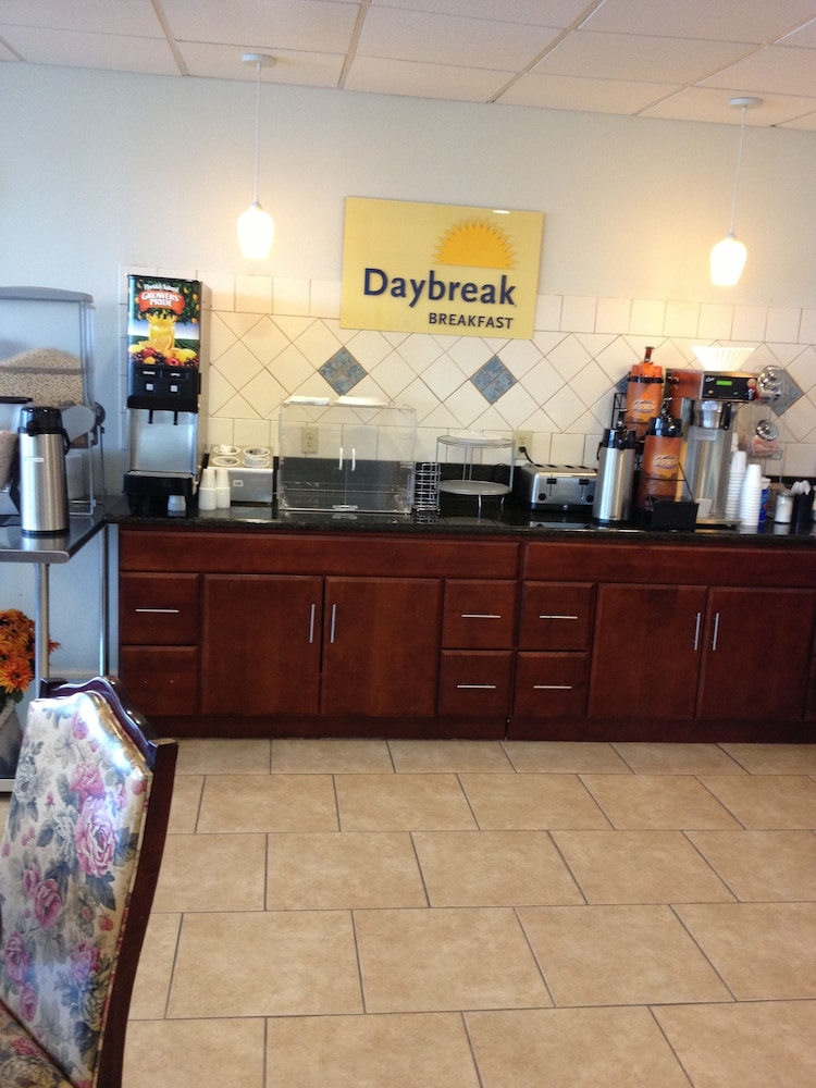 Days Inn by Wyndham Blytheville - photo 60