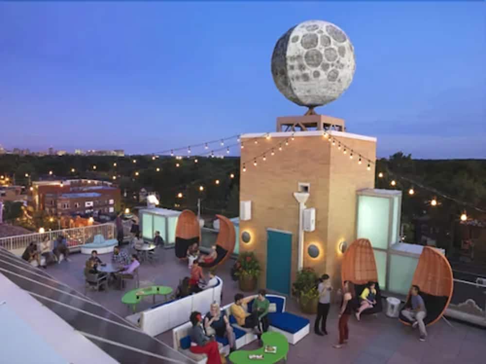 Moonrise Hotel - photo 26